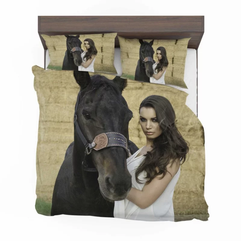 Model with Horse Rustic Beauty Bedding Set 1