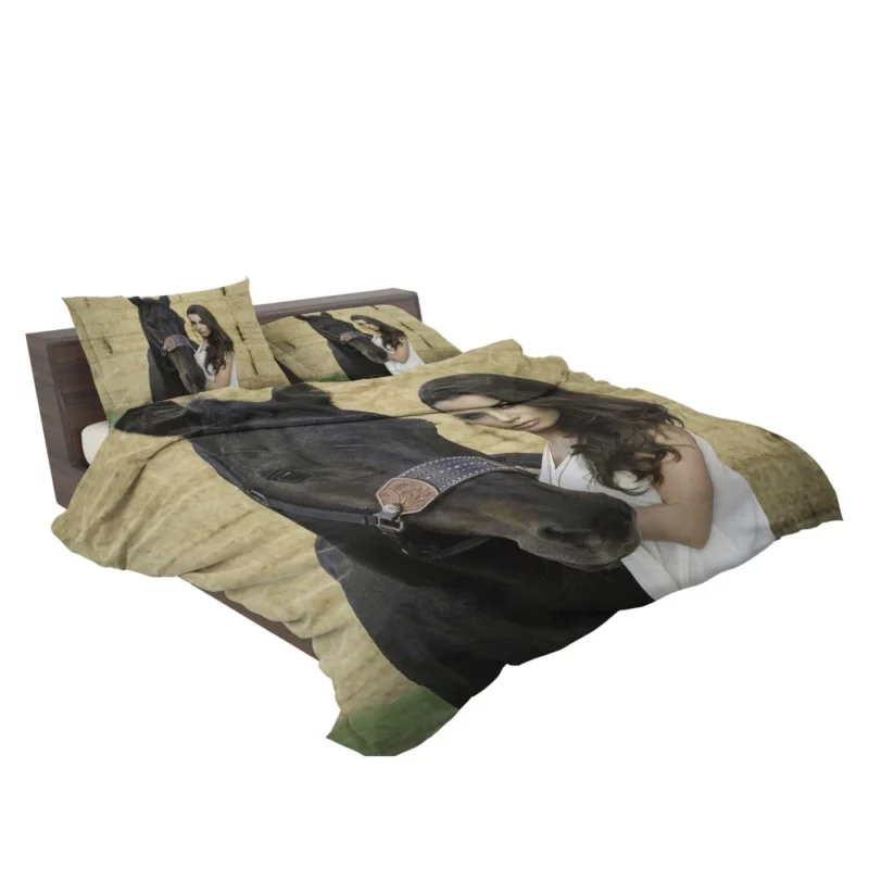 Model with Horse Rustic Beauty Bedding Set 2