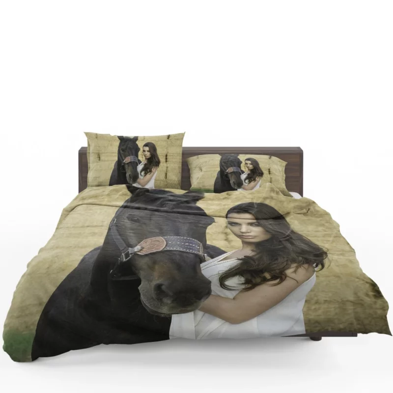 Model with Horse Rustic Beauty Bedding Set