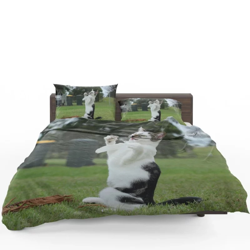 Mysterious Cat Eyes Bedding Set